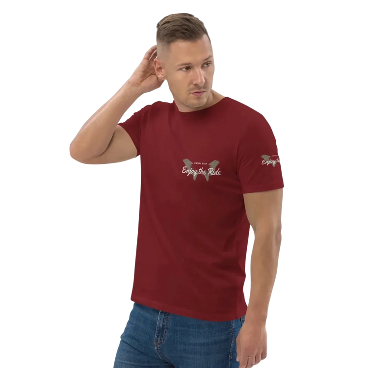 Unisex Bio-Baumwolle T-Shirt im Biker-Stil in Burgunder, links vorne, bequemes Freizeit-T-Shirt von BUYATHOME24.
