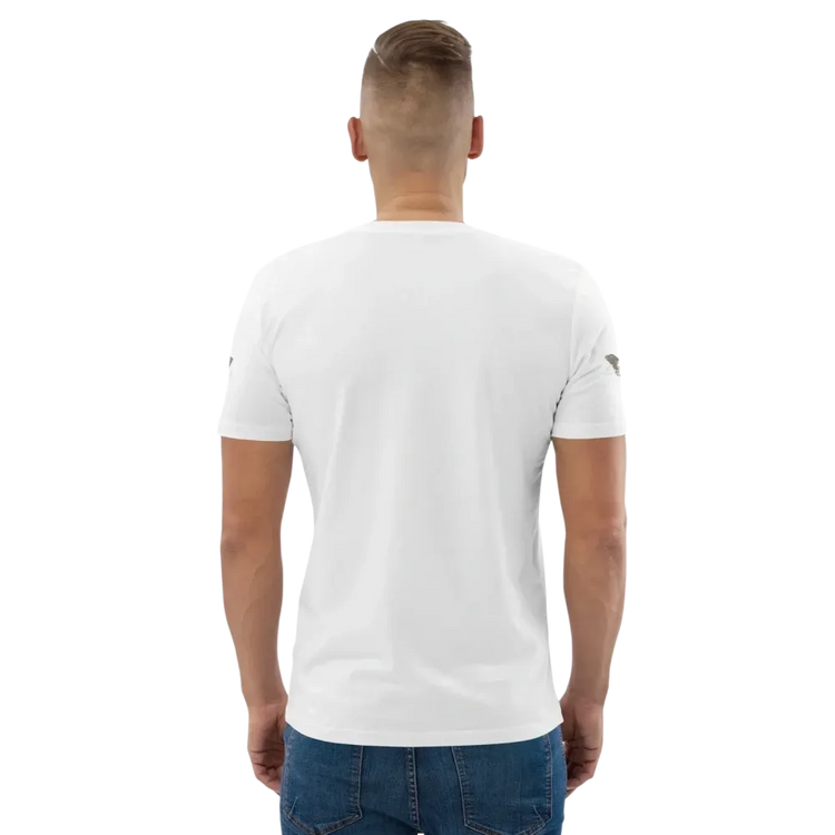 Weißes Unisex T-Shirt aus Bio-Baumwolle mit biker-inspiriertem Grafik-Design, Rückenansicht, erhältlich in den Größen S bis 5XL.