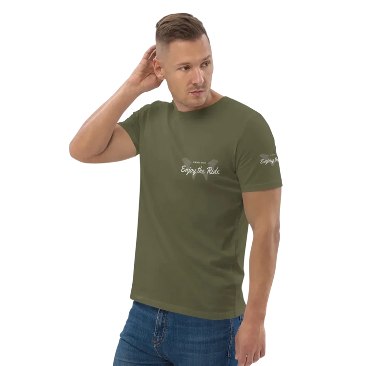 Unisex Bio-Baumwolle T-Shirt im Biker-Stil in Khaki, links vorne, bequemes Freizeit-T-Shirt für Männer und Frauen.