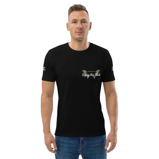 Unisex Bio-Baumwolle T-Shirt in Schwarz mit Grafikdesign, Freizeit- und Biker-Stil, von BUYATHOME24, vorne sichtbar.