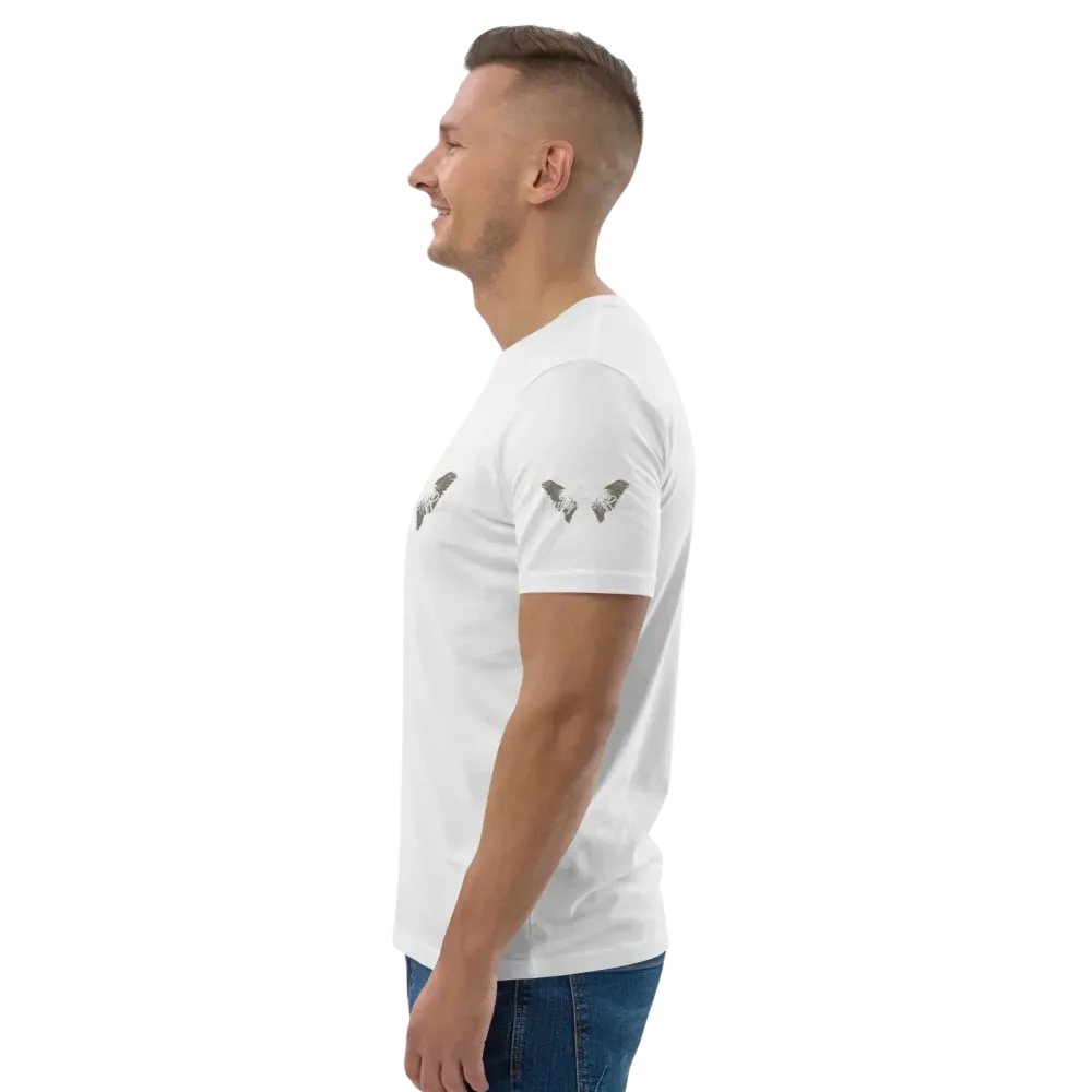 Unisex Bio-Baumwoll-T-Shirt in Weiß mit Biker-Grafik, Freizeitstil, von BUYATHOME24, vorne links, in Größe S bis 5XL