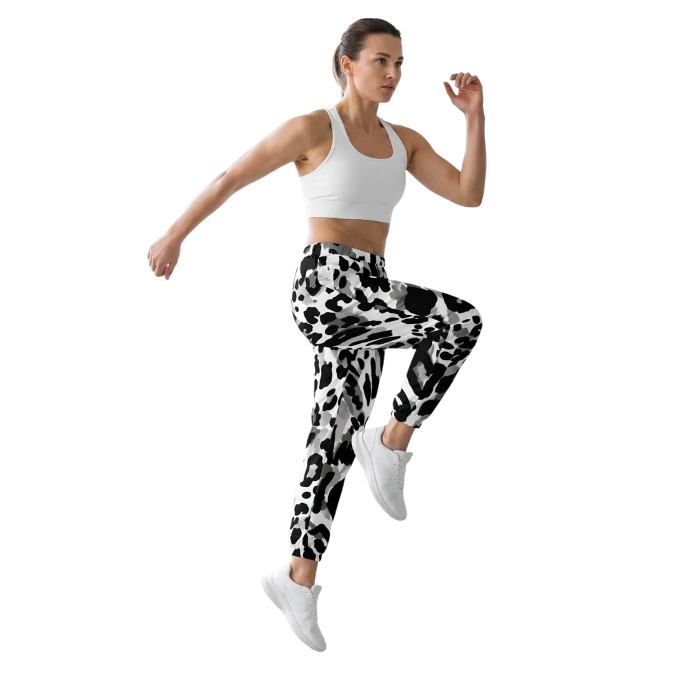 Unisex Trainingshose aus Polyester mit Reißverschlusstaschen, in XS bis 3XL, bequem und sportlich, von BUYATHOME24