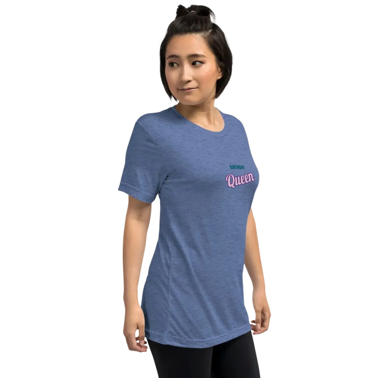 Unisex Vintage-Design T-Shirt in Blau, Damen T-Shirt von BUYATHOME24, Vorderansicht, bequemes Triblend-Material, für Damen und Herren