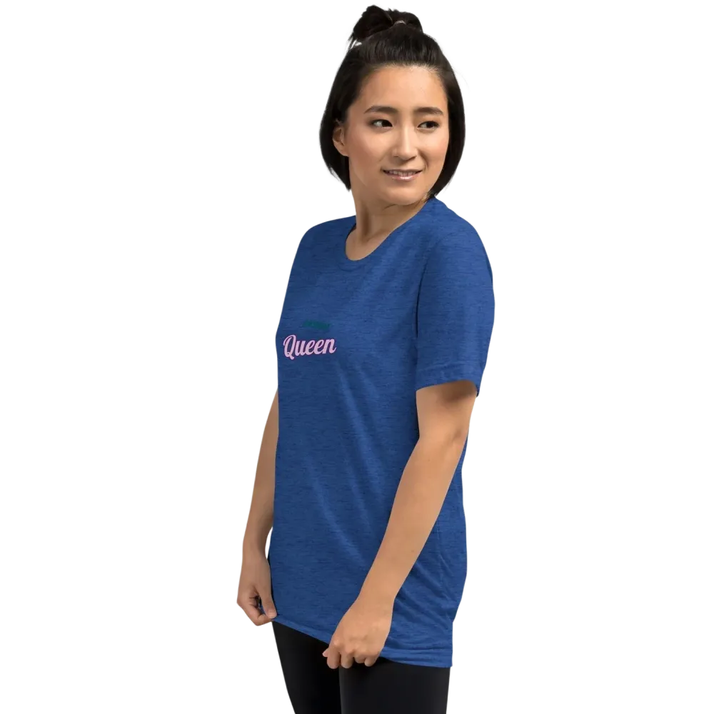 Unisex Tri-Blend T-Shirt mit Vintage Look in True Royal, Damen T-Shirt von BUYATHOME24, links vorne sichtbar