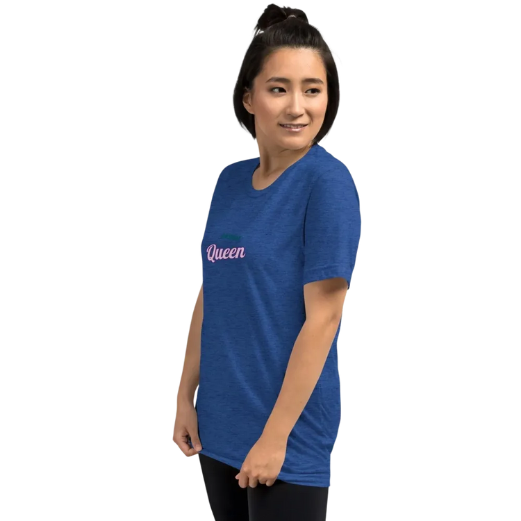 Unisex Tri-Blend T-Shirt mit Vintage Look in True Royal, Damen T-Shirt von BUYATHOME24, links vorne sichtbar