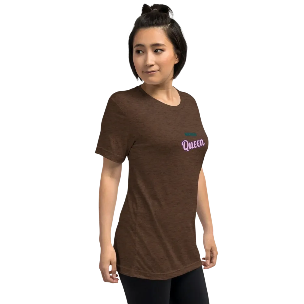 Unisex Vintage Look T-Shirt von BUYATHOME24, braun, mit Queen-Design, Damen T-Shirt, rechte Vorderseite, bequemes Tri-Blend-Material
