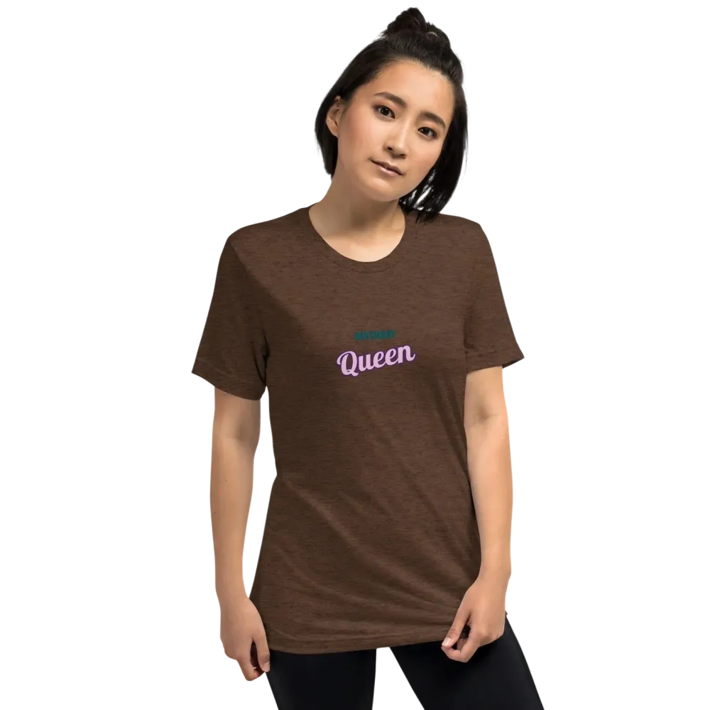 Dessertfarbenes Damen T-Shirt im Vintage-Look von BUYATHOME24, Unisex Tri-Blend, vorne sichtbar, geeignet für Geburtstagsgeschenk.