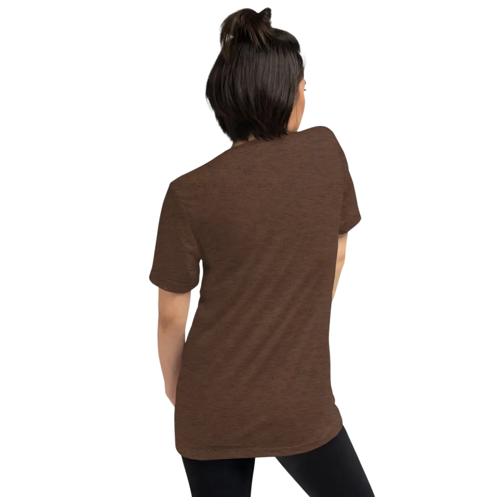 Vintage Look Damen T-Shirt von BUYATHOME24 in Braun, unisex Tri-Blend, mit Queen-Design, perfekt als Geburtstagsgeschenk
