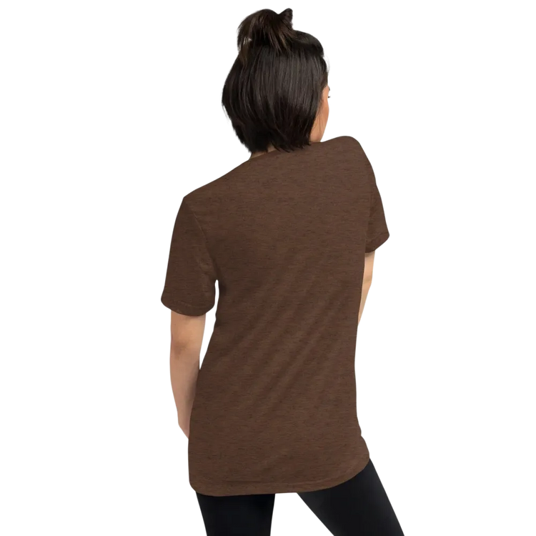 Vintage Look Damen T-Shirt von BUYATHOME24 in Braun, unisex Tri-Blend, mit Queen-Design, perfekt als Geburtstagsgeschenk