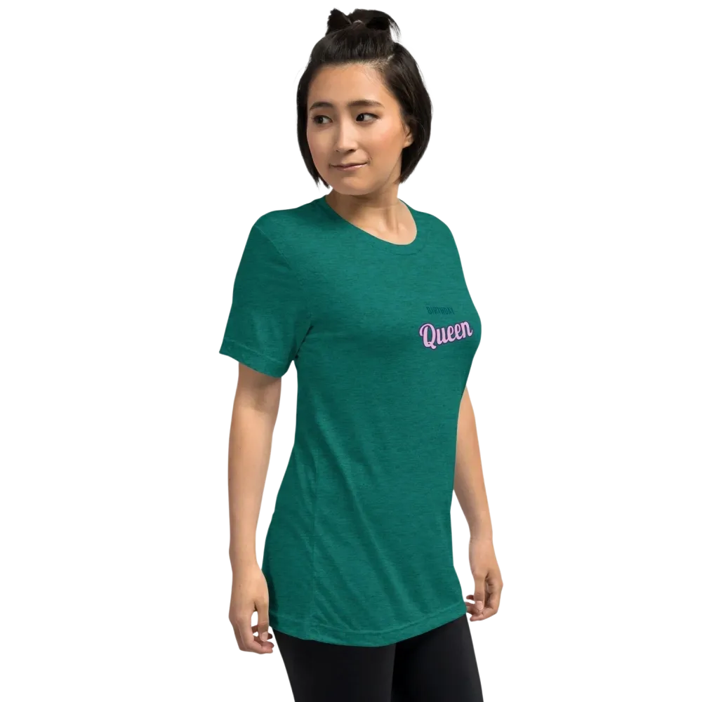 Unisex Vintage Look T-Shirt von BUYATHOME24 in Türkis, Damen T-Shirt mit Geburtstagsdesign, rechte Vorderseite, leichter Tri-Blend-Stoff.