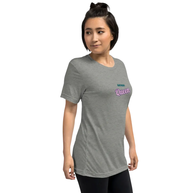 Unisex Vintage-Look T-Shirt in Grau von BUYATHOME24, Damen T-Shirt, rechte Vorderseite, bequemes Triblend-Design