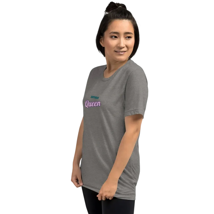 Unisex Vintage Look T-Shirt von BUYATHOME24 in Grau, Damen T-Shirt, links vorne, bequemes Tri-Blend Material, Geburtstagsgeschenk