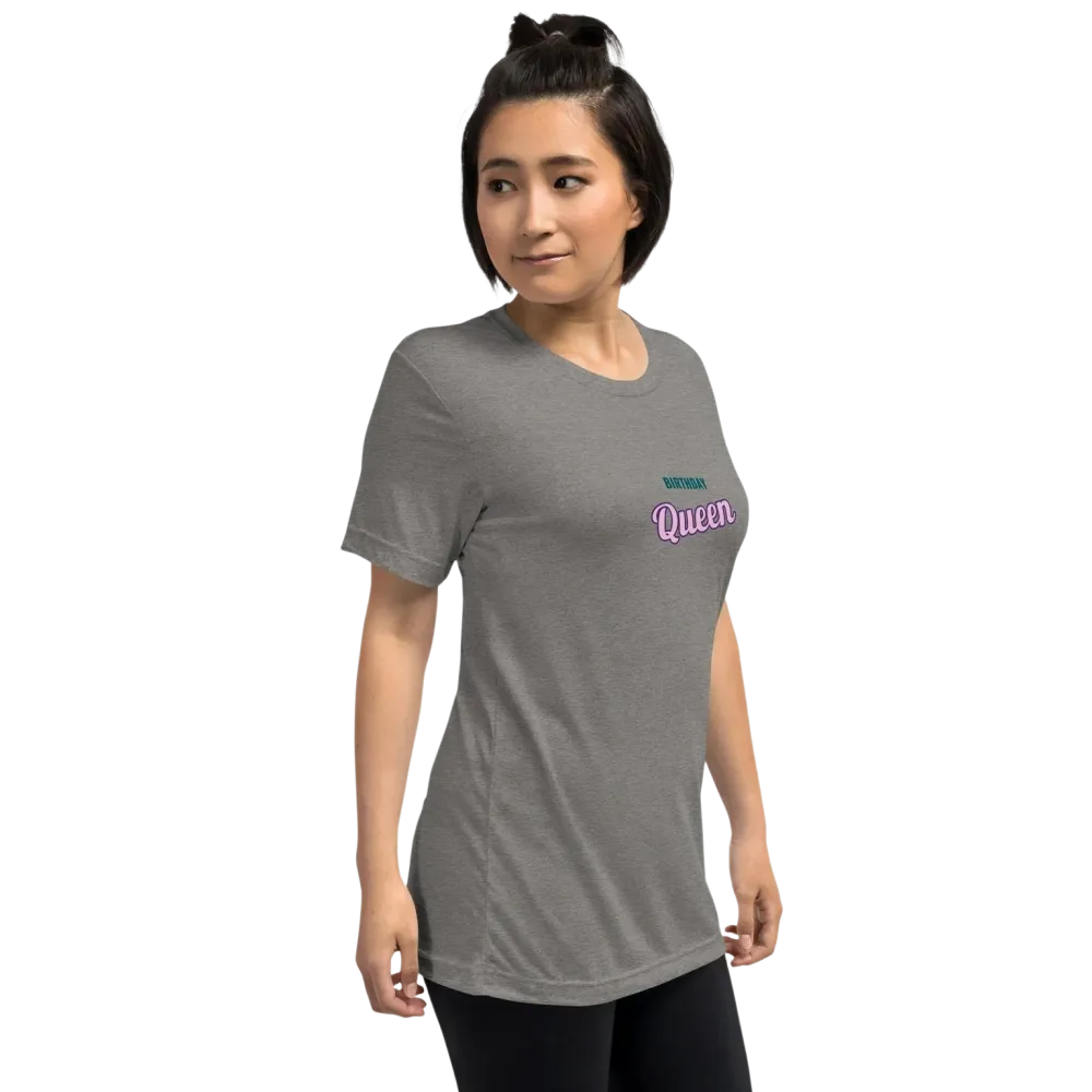 Unisex Vintage Look T-Shirt von BUYATHOME24 in Grau, Damen T-Shirt, vorne rechts, bequeme Tri-Blend-Qualität, Geburtstagsgeschenk