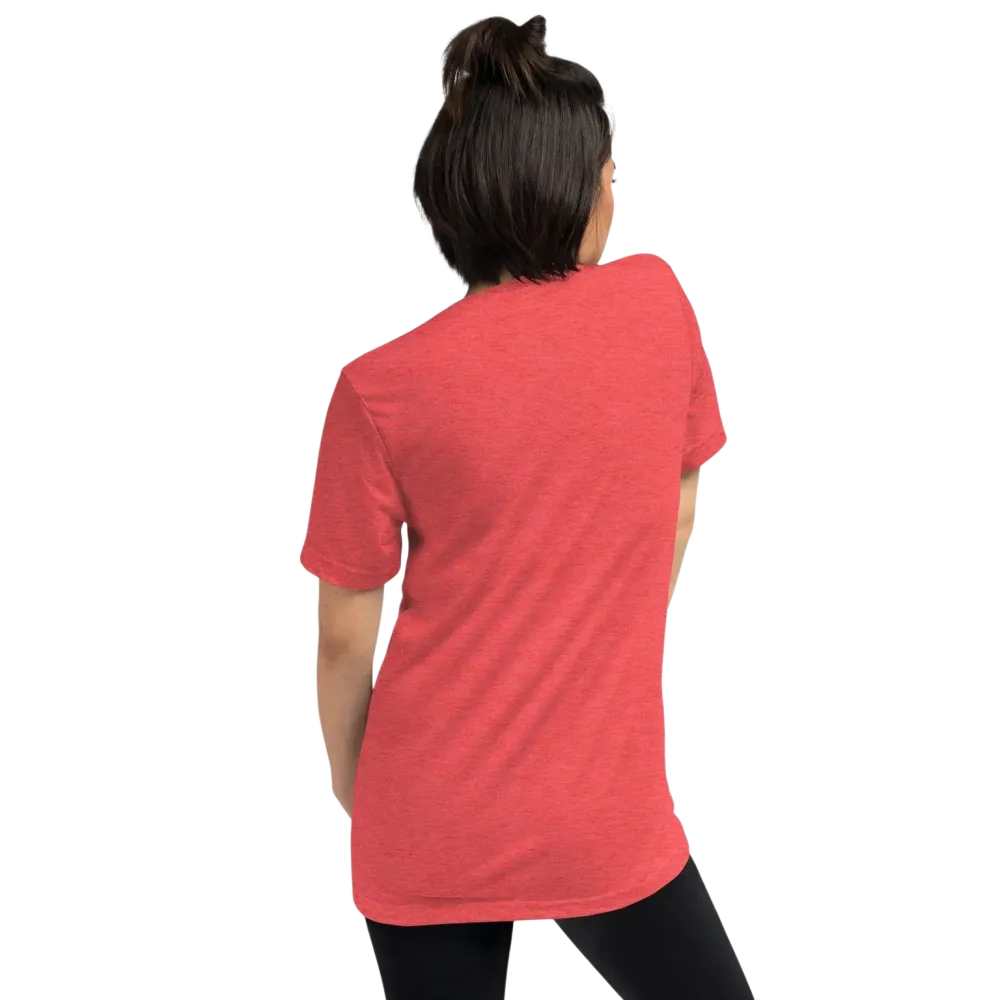 Vintage Look Damen T-Shirt von BUYATHOME24, rotes Unisex Tri-Blend T-Shirt mit weitem Rücken, ideal als Geburtstagsgeschenk.