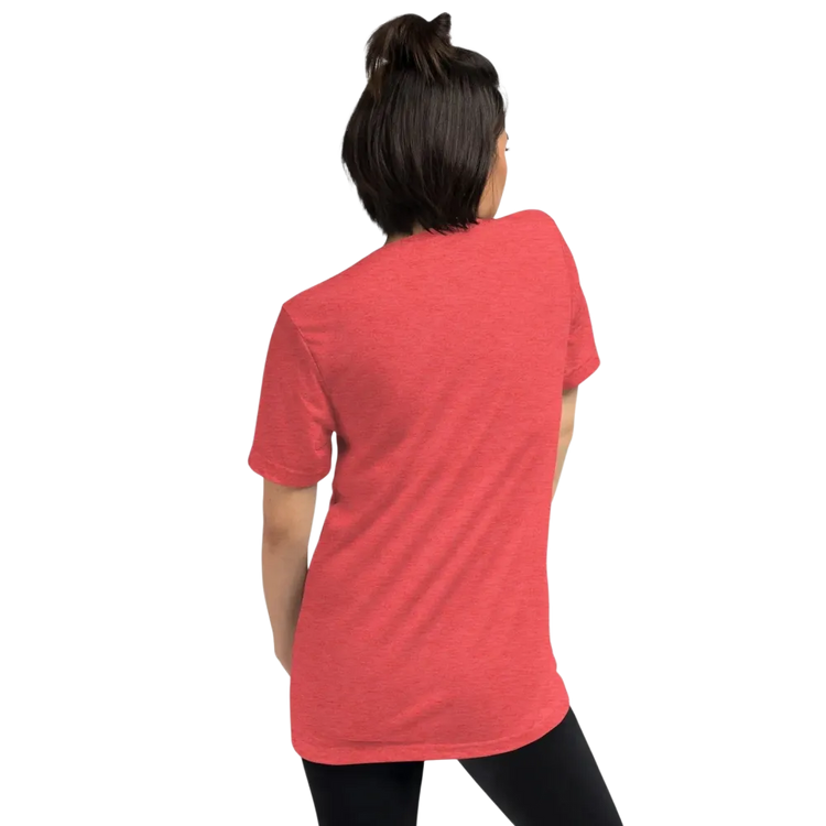 Vintage Look Damen T-Shirt von BUYATHOME24, rotes Unisex Tri-Blend T-Shirt mit weitem Rücken, ideal als Geburtstagsgeschenk.