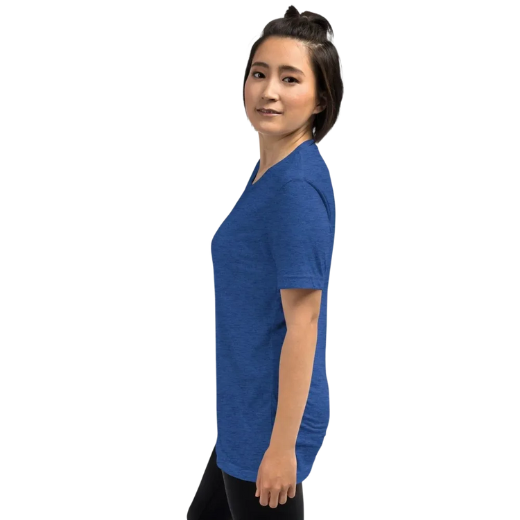 Unisex Vintage Look T-Shirt von BUYATHOME24 in royalblau, Damen- und Unisex-Modell, aus Tri-Blend-Stoff, links sichtbar