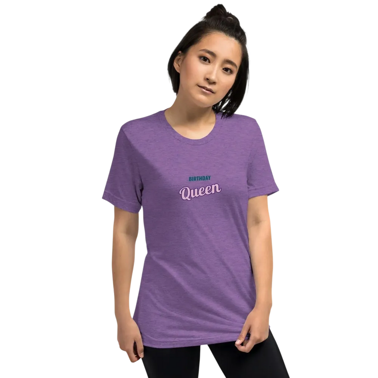 Unisex Vintage Look T-Shirt von BUYATHOME24 in Lila, Vorderseite mit Vintage-Design, bequemes Damen T-Shirt, erhältlich in XS bis 4XL