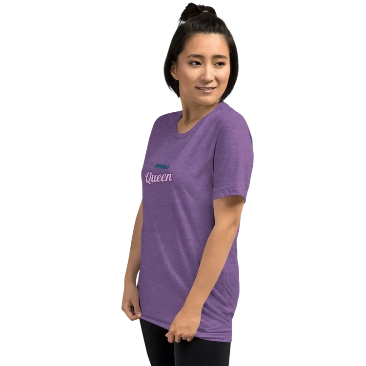 Lila Damen T-Shirt im Vintage Look von BUYATHOME24, unisex Tri-Blend, links vorne, für Geburtstagsgeschenke, in XS bis 4XL