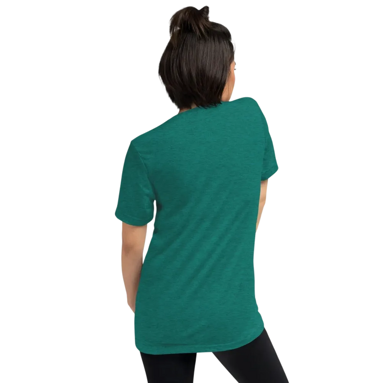 Vintage Look Damen T-Shirt in Petrol mit Queen-Print, unisex, aus Tri-Blend, ideal als Geburtstagsgeschenk, von BUYATHOME24.