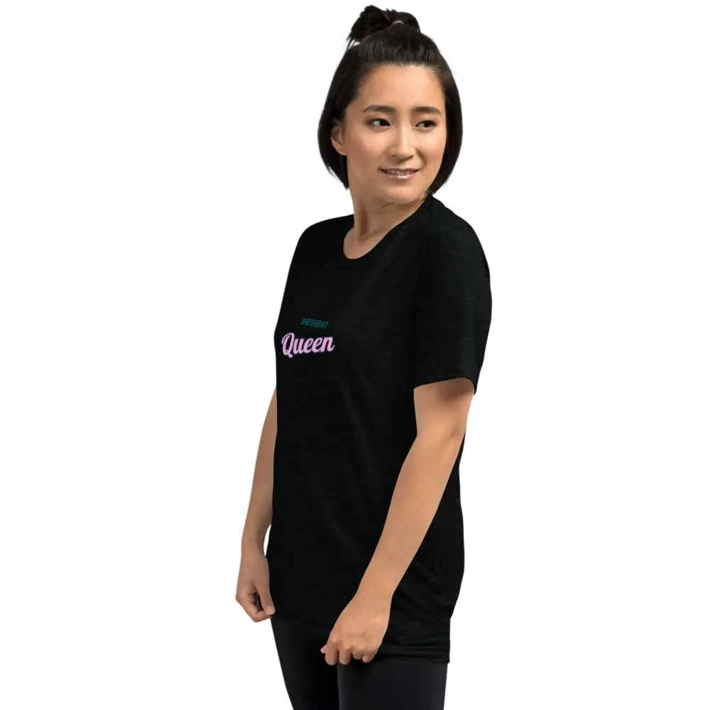 Unisex Vintage-Look T-Shirt in Schwarz von BUYATHOME24, Damen T-Shirt, weiches Tri-Blend, links vorne.