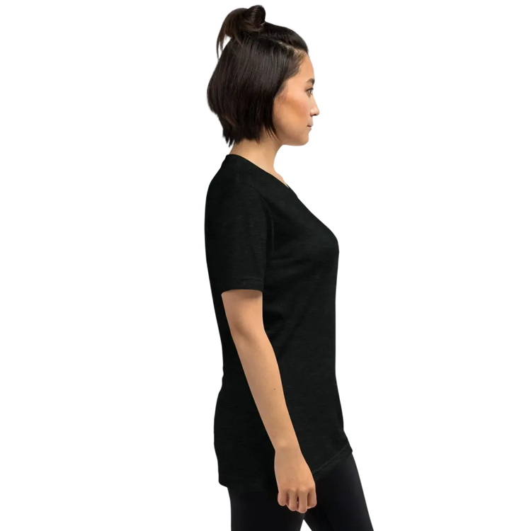 Unisex Vintage Look T-Shirt in Schwarz von BUYATHOME24, Damen T-Shirt mit Geburtstagsdesign, aus Tri-Blend-Material.