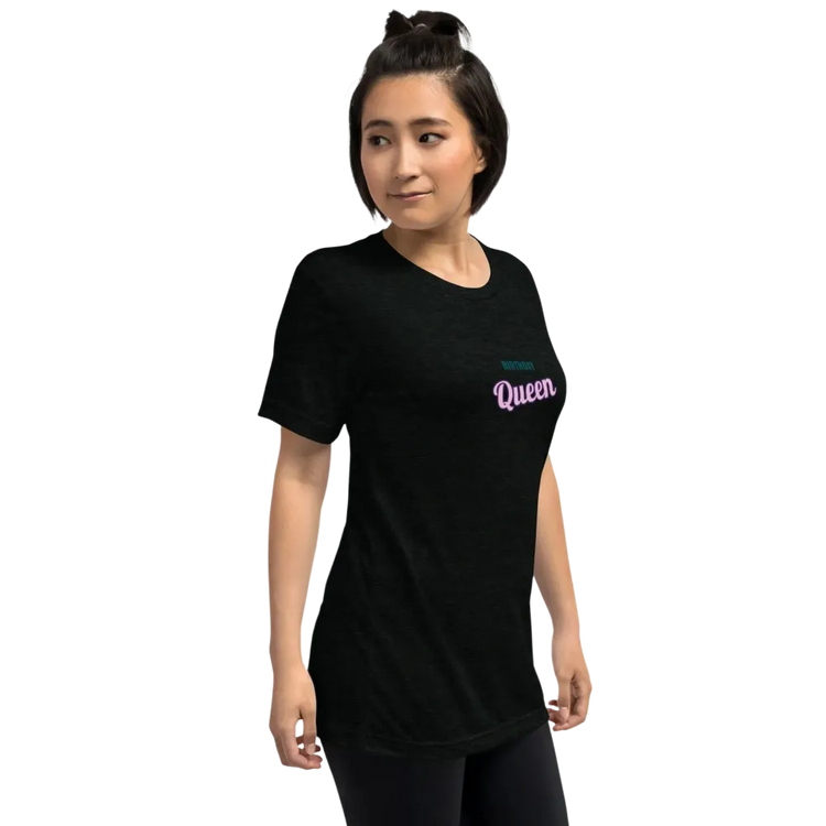Unisex Vintage Look T-Shirt von BUYATHOME24 in Schwarz, Damen T-Shirt, schlichtes Design, Frontansicht, bequemes Tri-Blend-Material