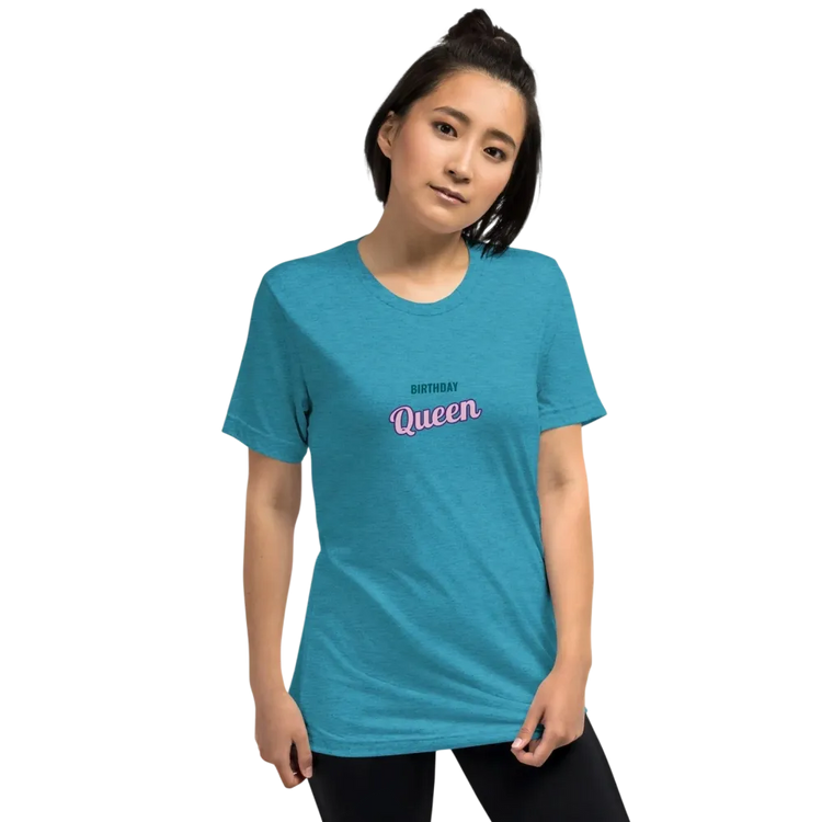 Unisex Vintage Look T-Shirt in Aqua von BUYATHOME24, Damen T-Shirt mit Geburtstagsdesign, frontales Druck, bequemes Tri-Blend Material