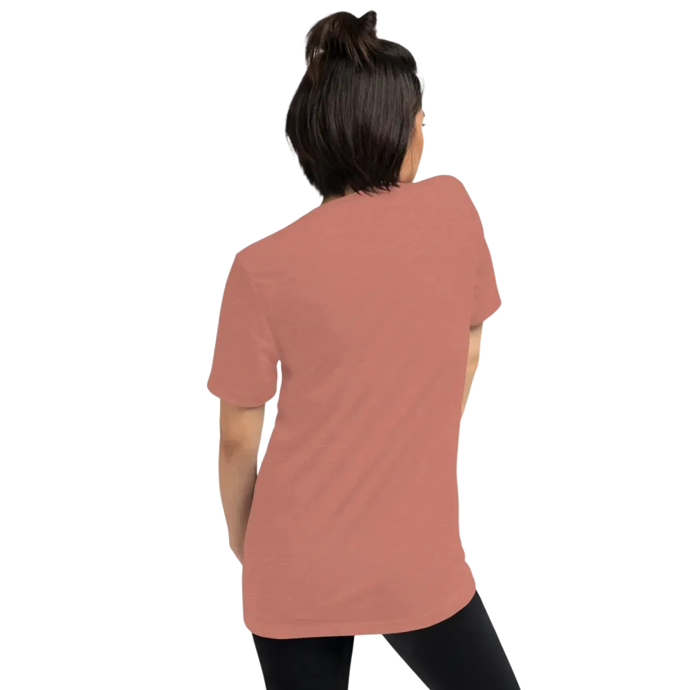 Unisex Vintage Look T-Shirt von BUYATHOME24 in Mauve, Damen T-Shirt mit Geburtstagsmotiv, bequemes Tri-Blend Material.