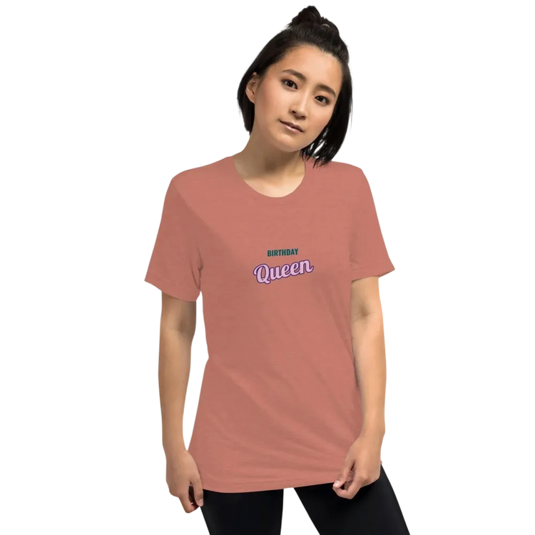 Unisex Vintage Look T-Shirt von BUYATHOME24 in Mauve, Damen T-Shirt, Geburtstagsgeschenk, bequem und stilvoll.