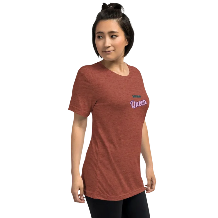 Unisex Vintage Look T-Shirt von BUYATHOME24 in Clay, Damen T-Shirt, rechte Vorderseite, bequemer Tri-Blend-Stoff, Geburtstagsgeschenk