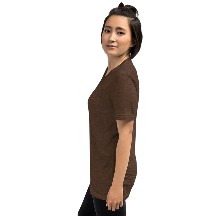 Vintage Look Damen T-Shirt von BUYATHOME24 in Braun, unisex Tri-Blend, mit Queen Aufdruck, ideal als Geburtstagsgeschenk