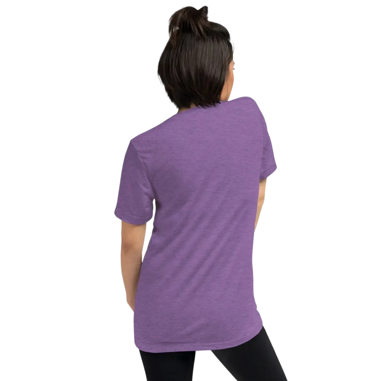 Unisex Vintage Look T-Shirt von BUYATHOME24 in Lila, Damen T-Shirt, Rückenansicht, bequemes Tri-Blend Material, Geburtstagsgeschenk