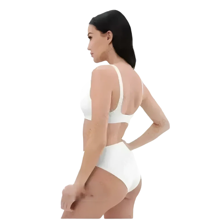 Weißer Damen Bikini von BUYATHOME24, schnelltrocknend, bedruckbar, in Größen XS bis 3XL, zeigt das Badebekleidungs-Set.