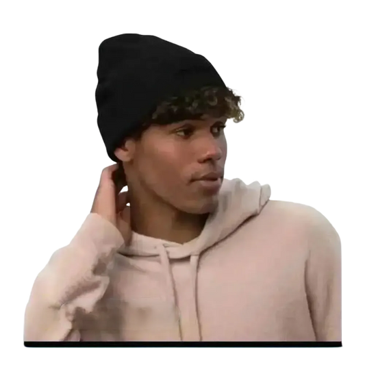 Schwarze Herren- und Damen-Strickmütze von BUYATHOME24, warme Beanie in 45 cm Länge für den Winter.